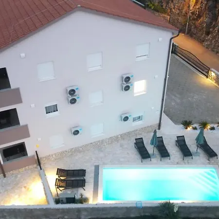 Tries With Heated Pool In