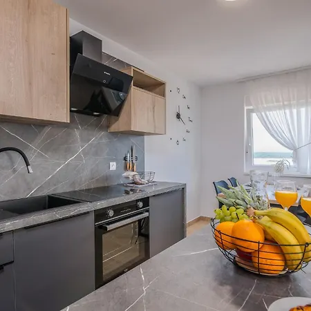 Apartment Tries With Heated Pool In *
