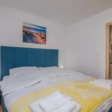 Apartment Tries With Heated Pool In Klimno