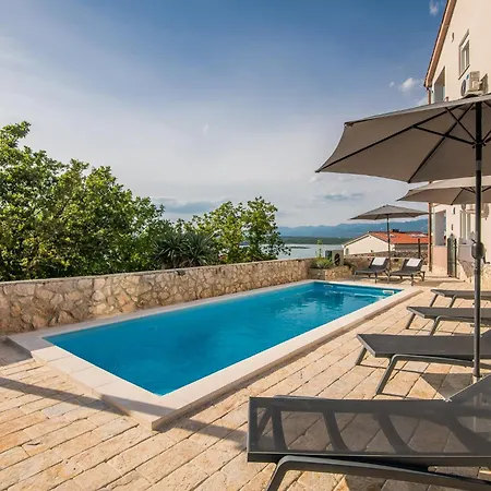 Apartment Tries With Heated Pool In Klimno