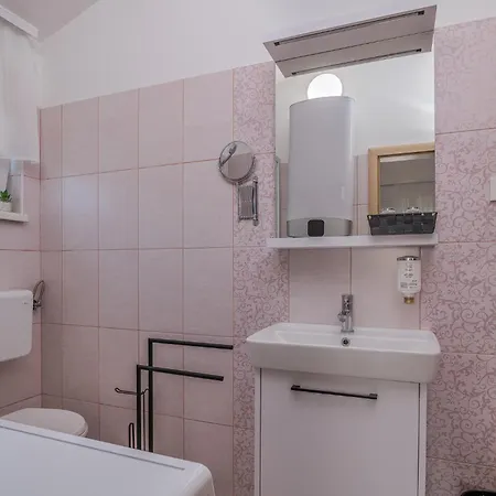 Apartment Tries With Heated Pool In Klimno