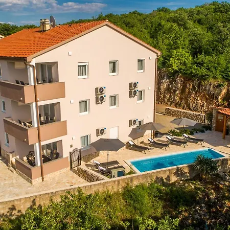 Tries With Heated Pool In Klimno