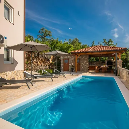 Tries With Heated Pool In